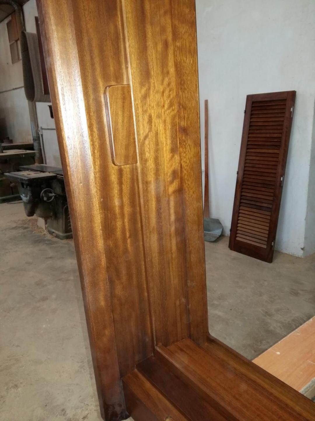 Ventana Guillotina Madera de Roble con Contraventanas Mallorquinas
