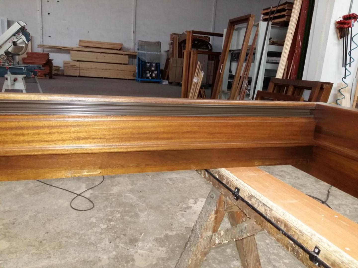 Ventana Guillotina Madera de Roble con Contraventanas Mallorquinas